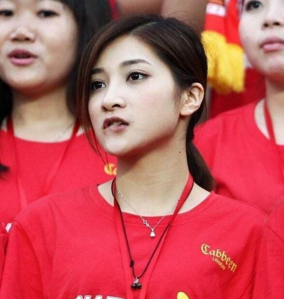 女朋友含着跳跳糖给我口